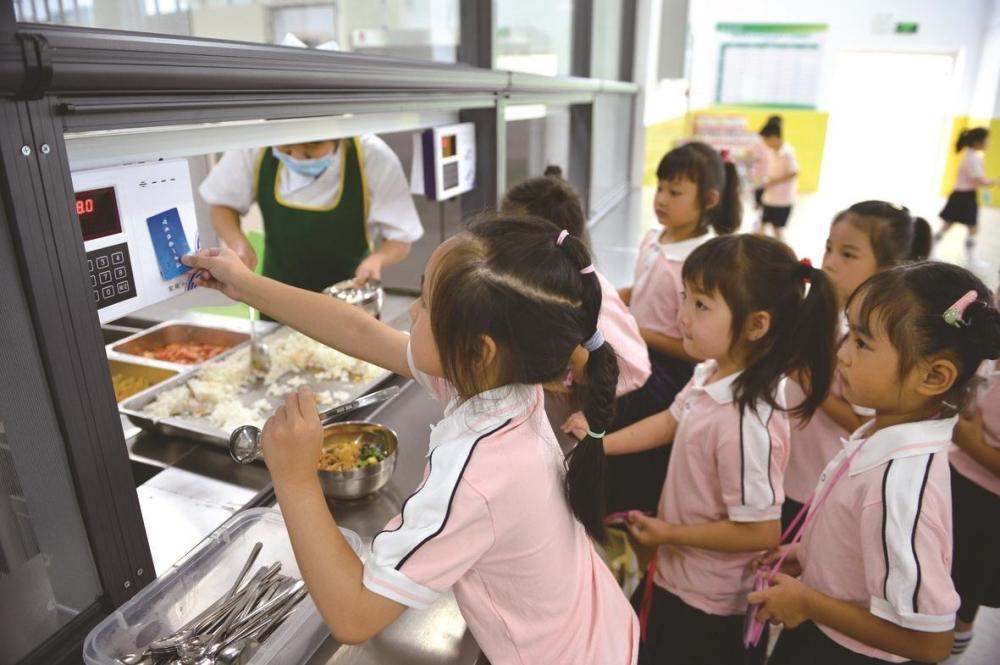 “中央廚房＋微廚房”，湖北這地區(qū)中小學的營養(yǎng)午餐，值得全國推廣！